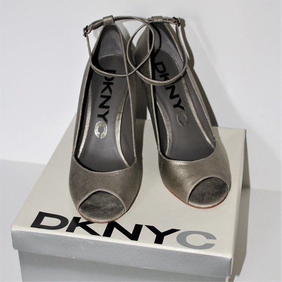DKNYC Gold Metallic Leather Wedge Heel - Picture 3 of 6